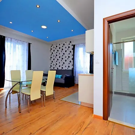 Apartment Violet Sea Breeze Split